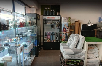 Vitrine smoke dans Magasin Culture indoor