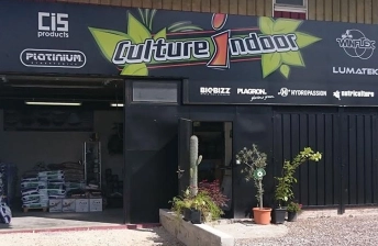 jolie facade de Magasin Culture indoor