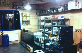 interieur sombre Magasin Culture indoor